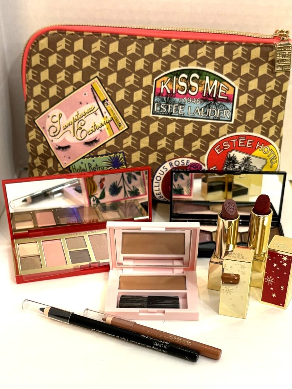 Brand New Estee Lauder Lot of 8 Peices Lips Eyes Cheeks Cosmetic Bag